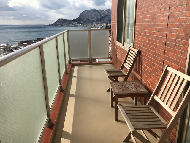 ベランダのメンテナンスも忘れずに！防水工事の種類と費用を解説