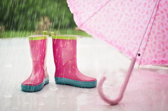 雨天時の屋根塗装は難しい！どんな悪影響が出るの？？