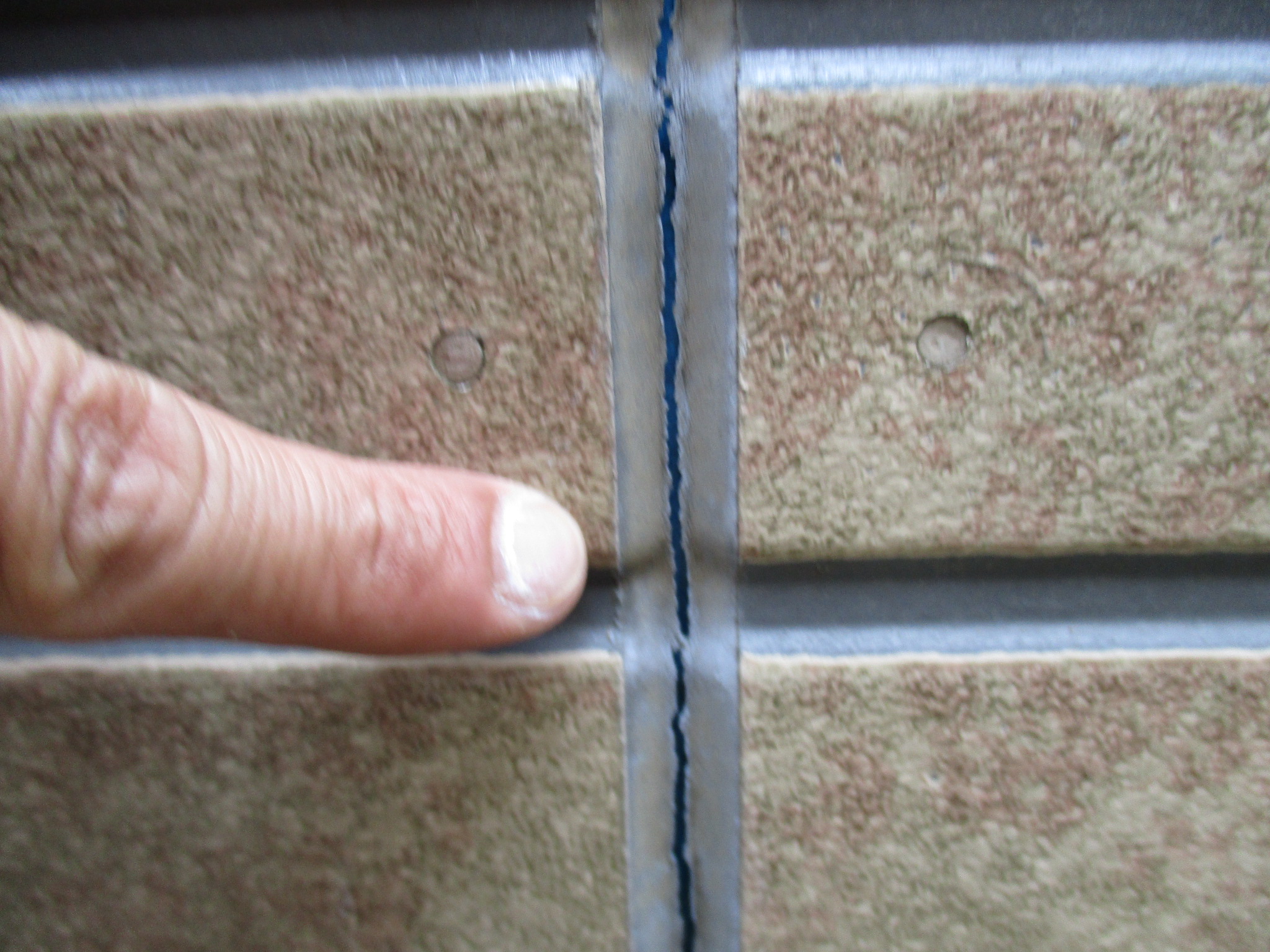 外壁のコーキングひび割れを放置するリスクと修繕方法・費用